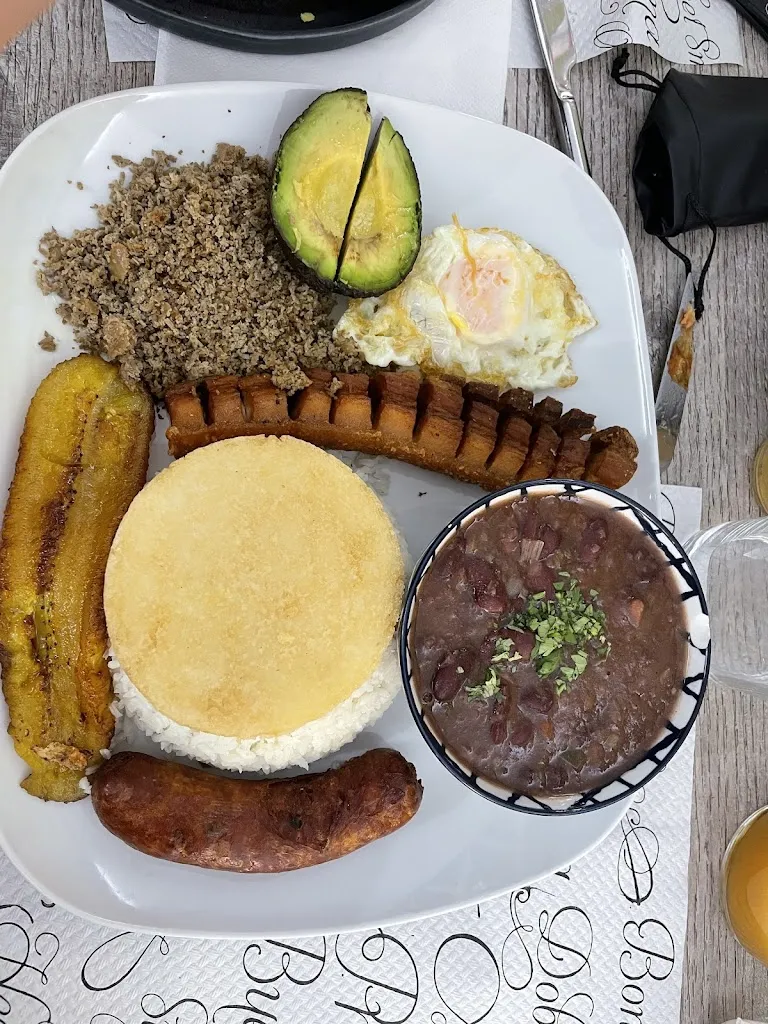 xX jiuutt Xx_La Cuchara Latina Restaurante_Barañáin_review