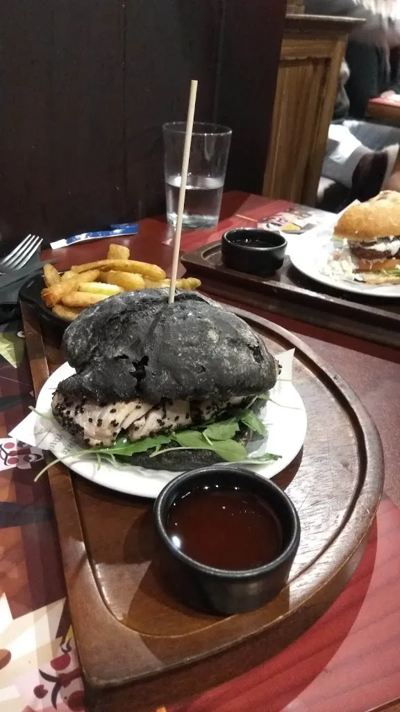 Lee Erez_More than Burgers_Barañáin_review