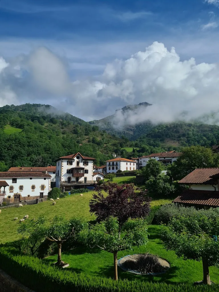 Jana Palacios_Hostal Mendaurpe_Doneztebe_review