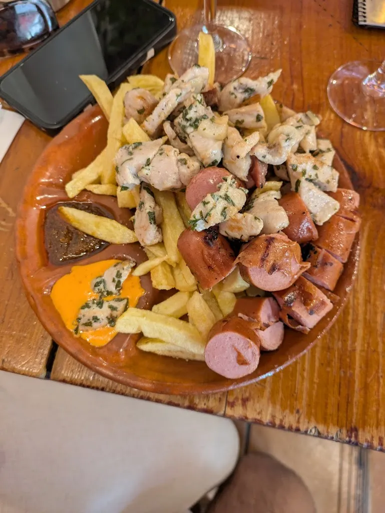 Andrew Christou_Gandarío_Echarri_review