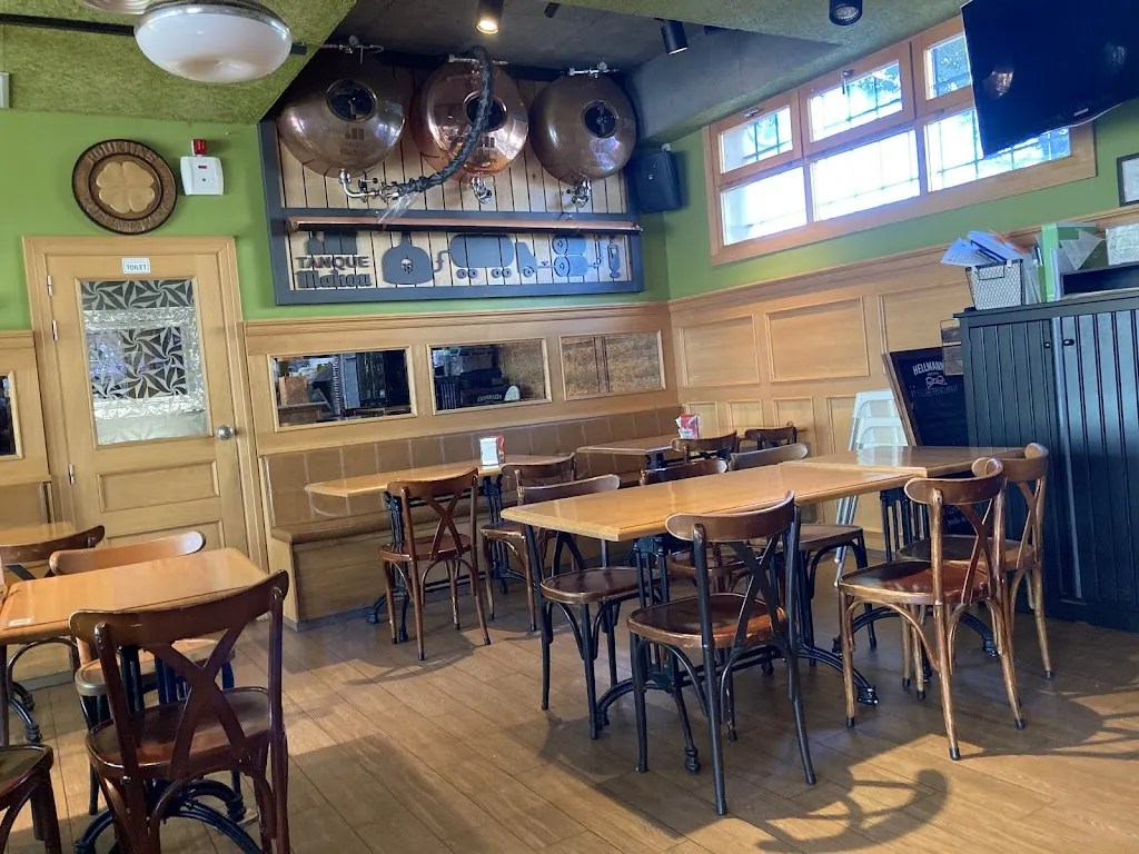 Beer bar POUKHAS restaurant in Cizur