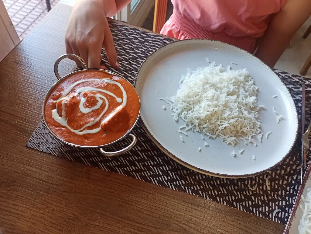 Gemma Booth_EL CAPRICHO_San Miguel de Salinas_review