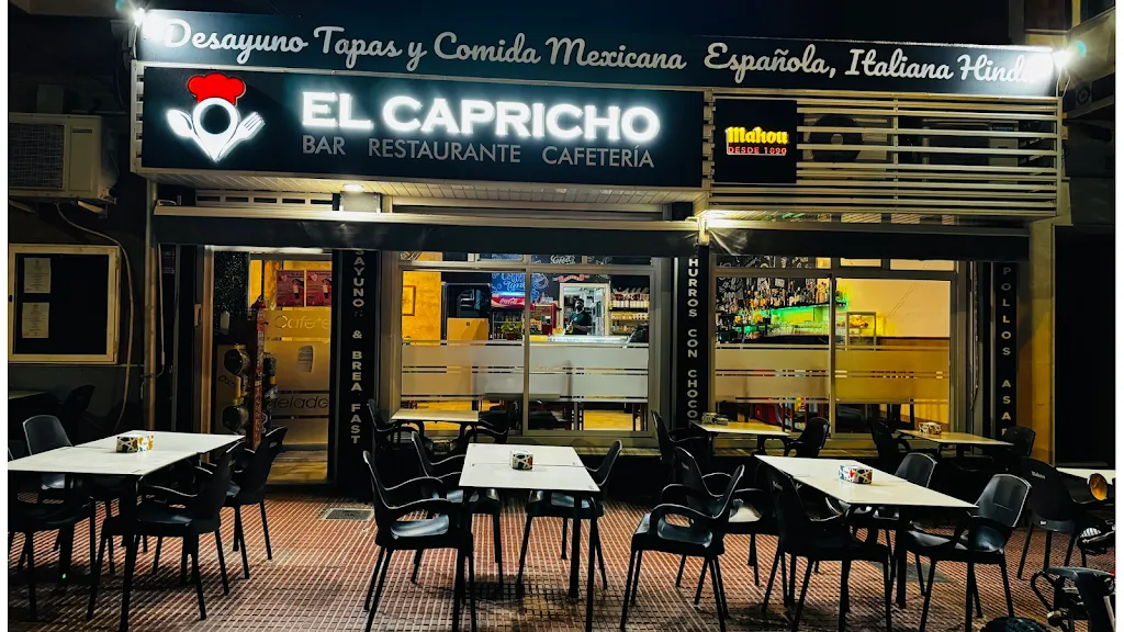 EL CAPRICHO restaurant in San Miguel de Salinas