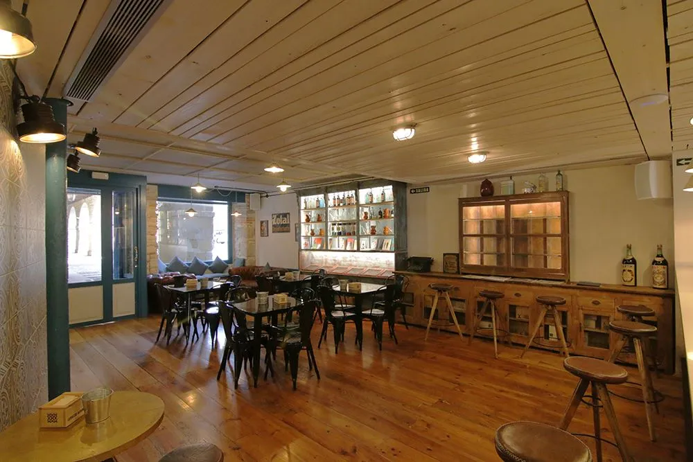 La Droguería Bodega Jatetxea restaurant in Guirguillano