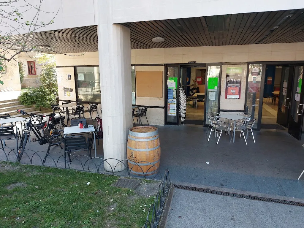 Bar club jubilados de uharte restaurant in Huarte-Uharte