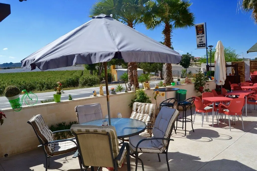 The Black Bull Bar & Restaurant_San Miguel de Salinas_slider_image_1