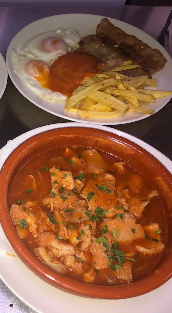 Claudia Paola Miranda Moya_Bar piscinas Huarte_Huarte-Uharte_review