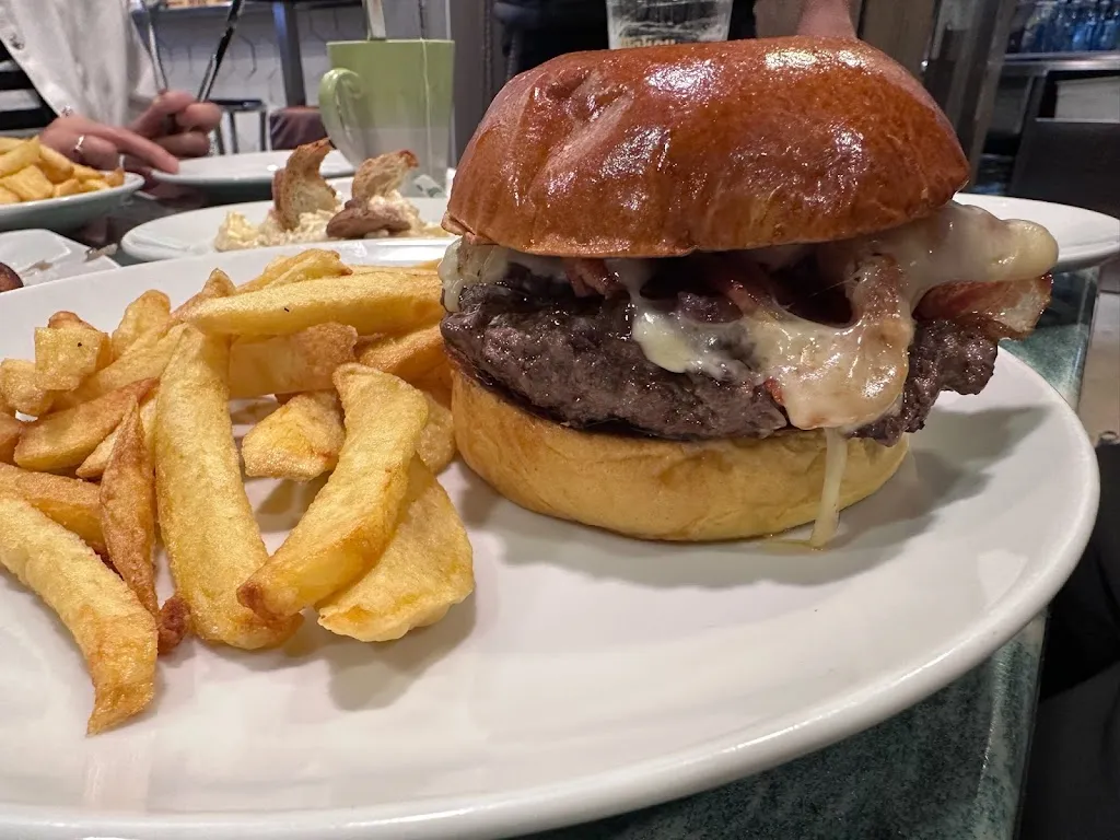 Christopher Maloy_Javier Martin , Croquetas , Burgers & Comida DELICIOSA_Javier_review