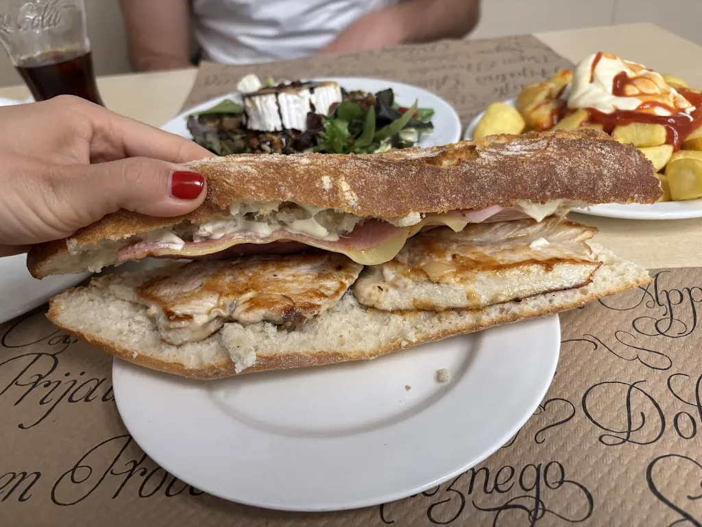 Restaurante Hostal Latorre_Liédena_slider_image_2