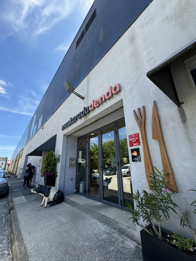 MASKARADA Jatetxea restaurant in Lekunberri