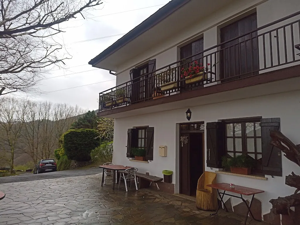 Milan Huna_Bar Aialde_Lesaka_recensione