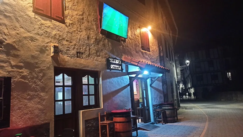 Loli Haro_Bar Telebote_Lesaka_review