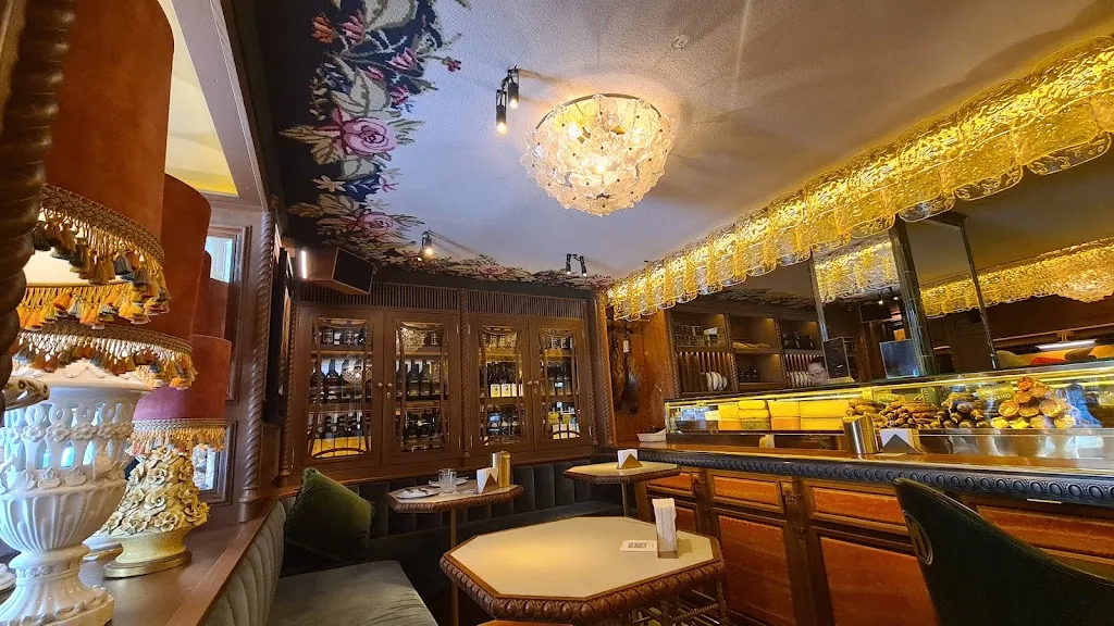 Naia Capanema_Manero Madrid - Marqués de Cubas_Mañeru_recensione