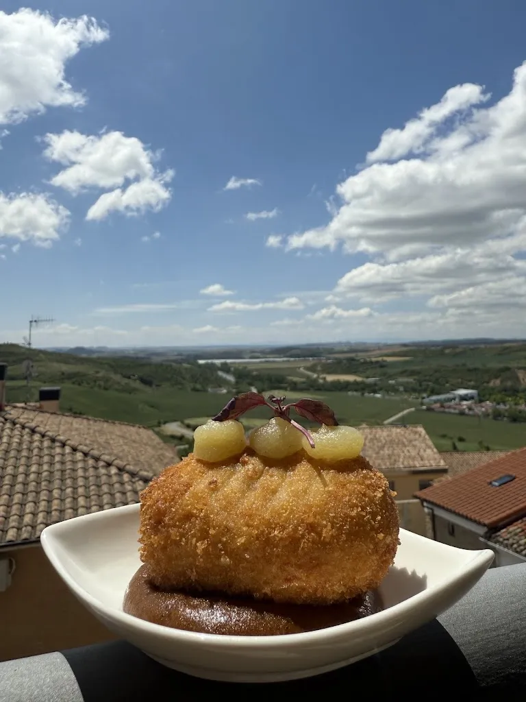 Centro Cívico restaurant in Mendigorría
