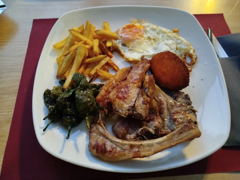 BAR SEVILLA restaurant in Mendigorría