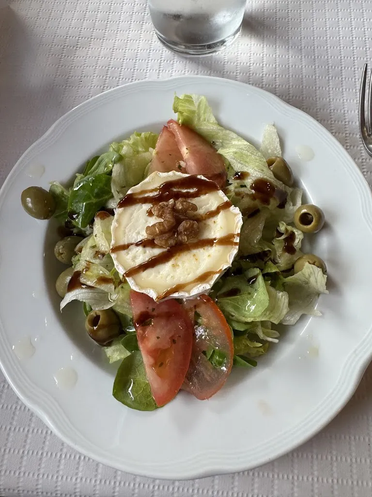 Cheryl B_SIDRERÍA y HOSTAL ARDI BELTZA,Valcarlos_Luzaide/Valcarlos_review