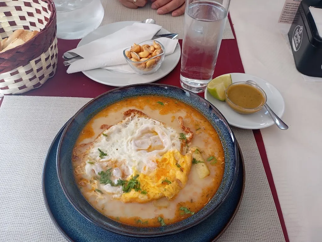 Laura Perez Grados_Bar-Restaurante Mis Tesoros_Mirafuentes_review