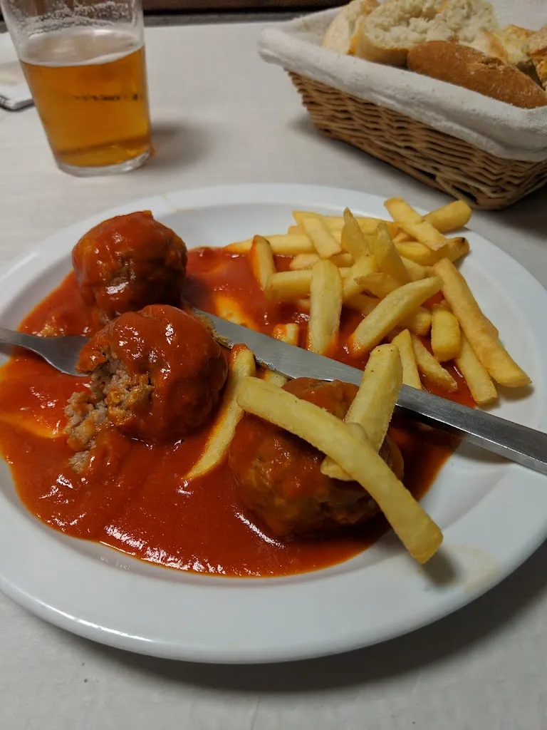 Milan Gatyas_BAR CENTRO SAN GUILLERMO_Obanos_review