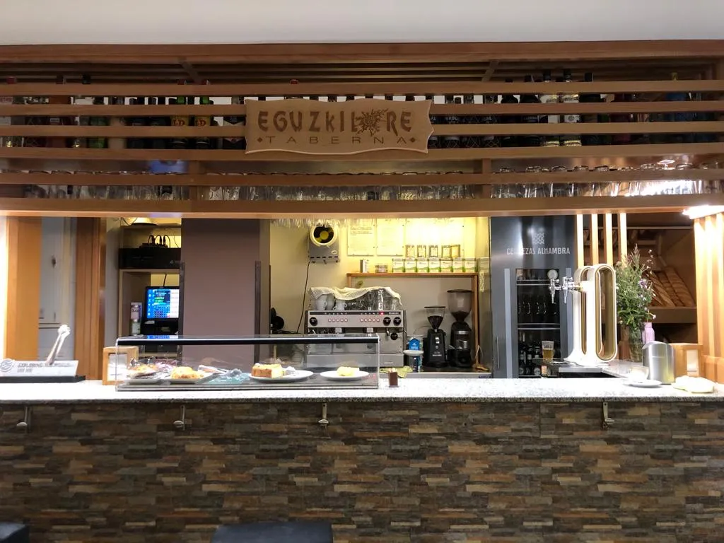 EGUZKILORE TABERNA restaurant in Olazti/Olazagutía