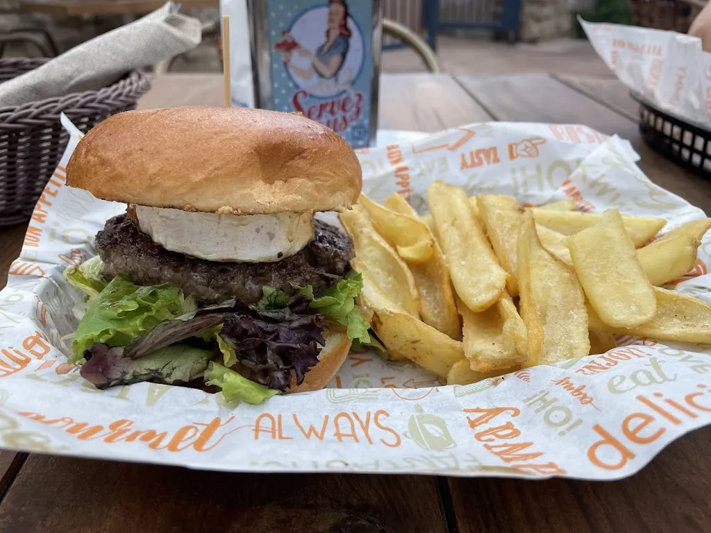 Chelsea DeBernardis_Terraza La Mala Racha café bar_Sansol_recensione