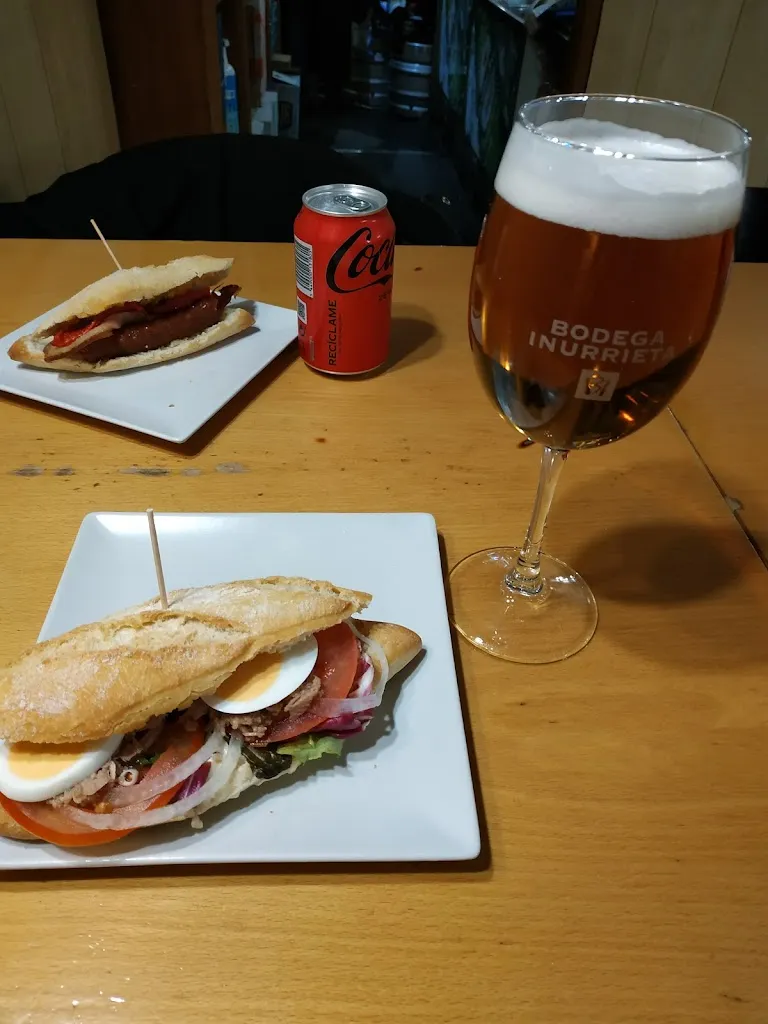 Maria Jose Cubero_bar rebole_Sangüesa/Zangoza_recensione