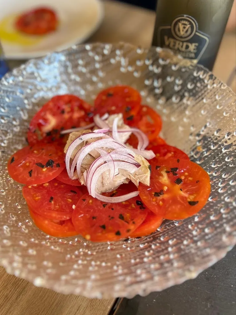 Rosana Lopez zeledon_Eterno_Segundo Ensanche_review