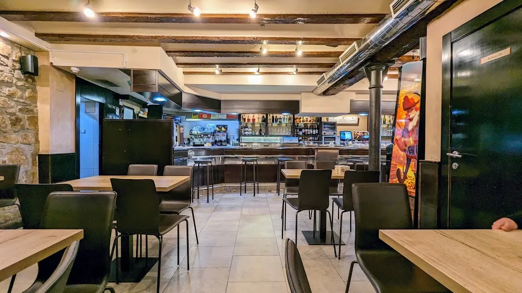 Bar restaurante Los Porches de la Plaza_Tafalla_slider_image_1