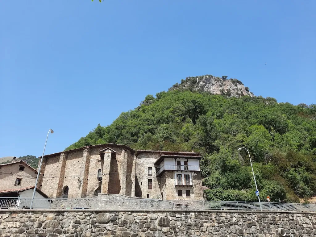 Mark Schoonderwal_Las Golondrinas.ainariak_Urzainqui_review