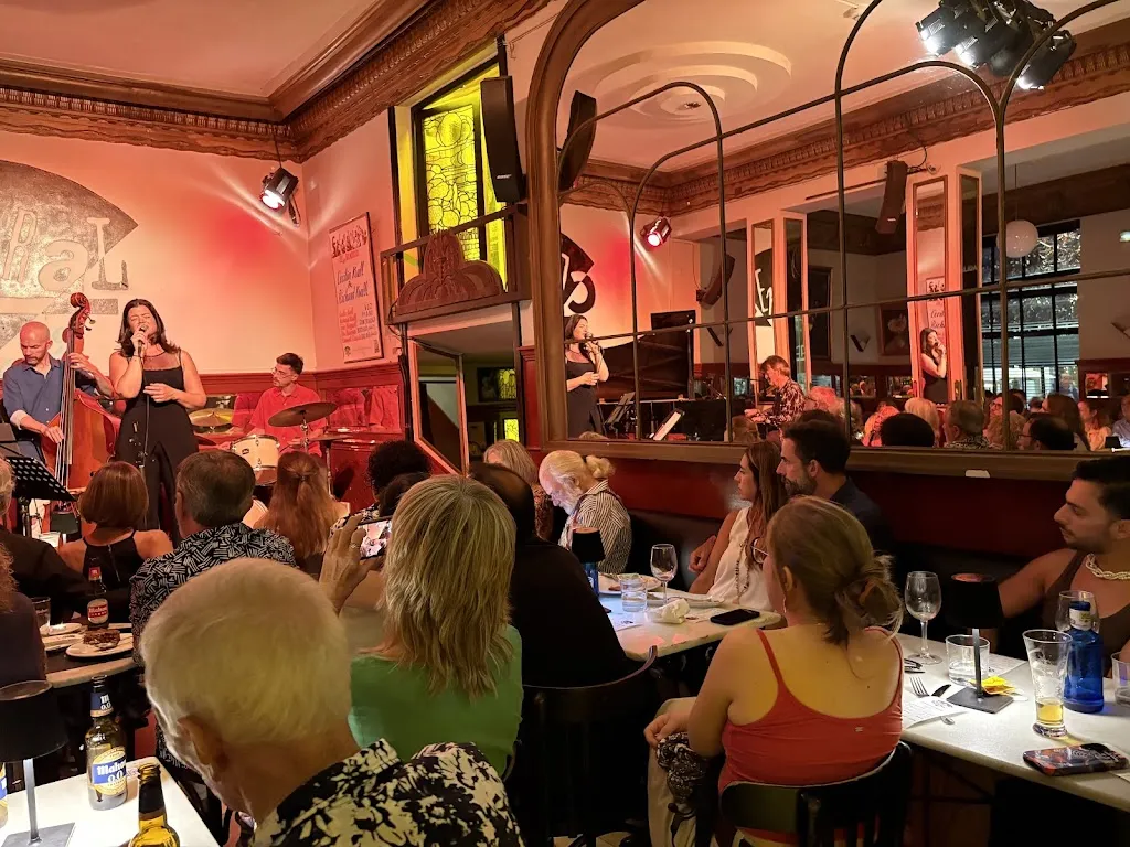 Paul Freeman_Café Central_Sax_review