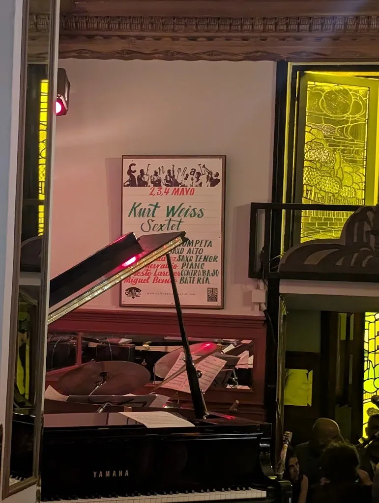 Andrew Barke_Café Central_Sax_review