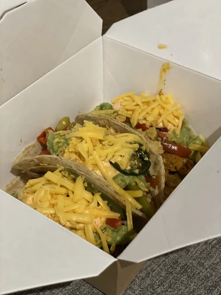 Catarina Mendes_Tierra Burrito Bar_Yerri_review