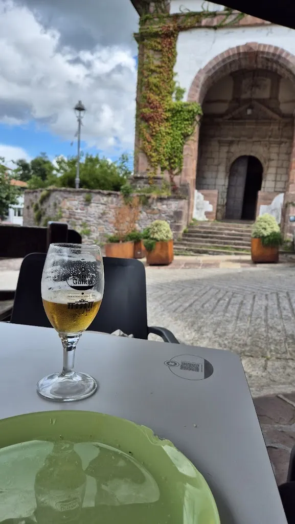 Gabriel Th_Bar Marixan Ostatua_Zugarramurdi_review