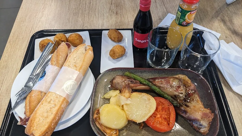 Ian Garcia-Theriault_Área de Servicio Tudela La Pausa_Tudela_review