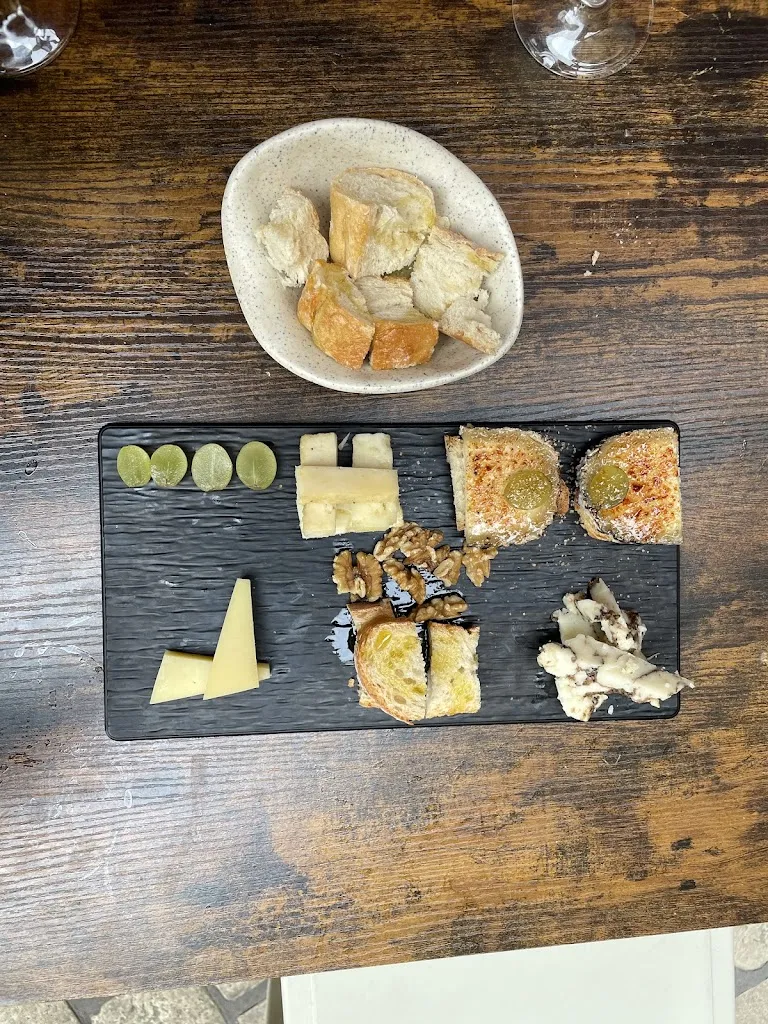 Maurice Cruz_Bar 17 Cortes_Tudela_review