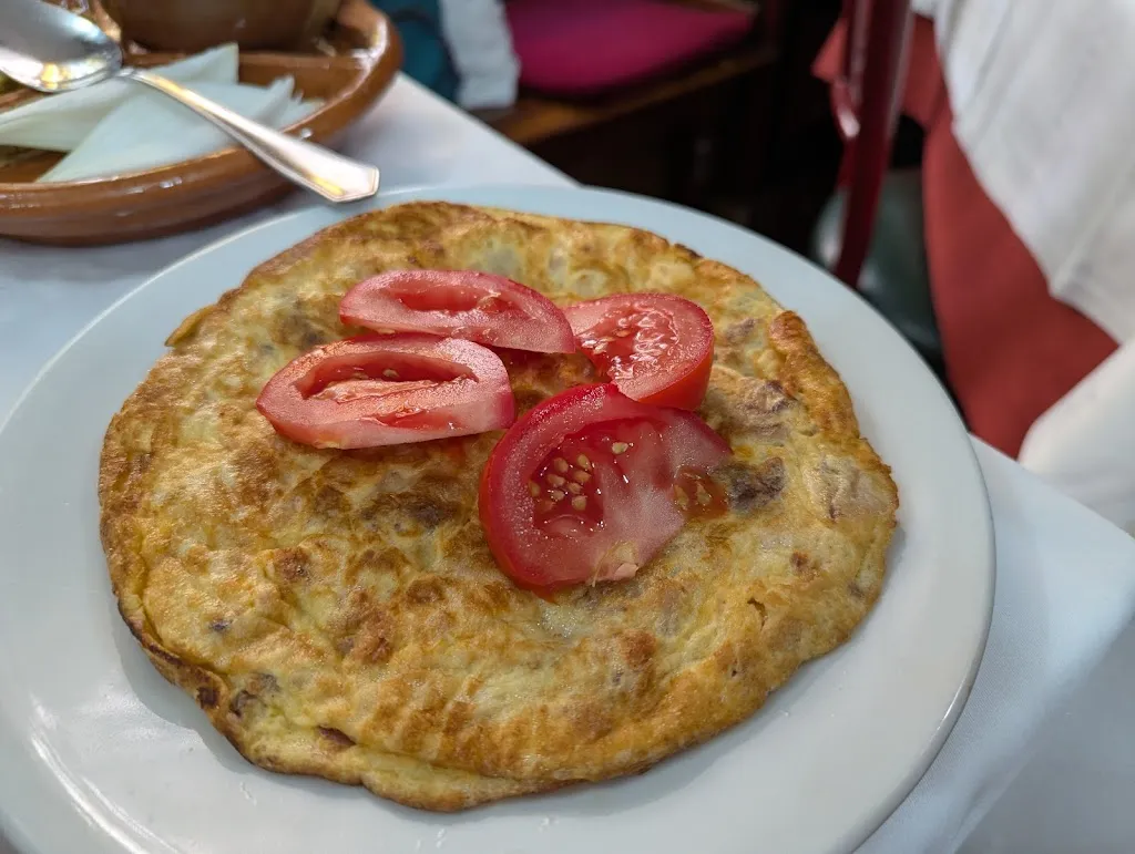 Sammy Wong_LA BOLA_Bola A_review