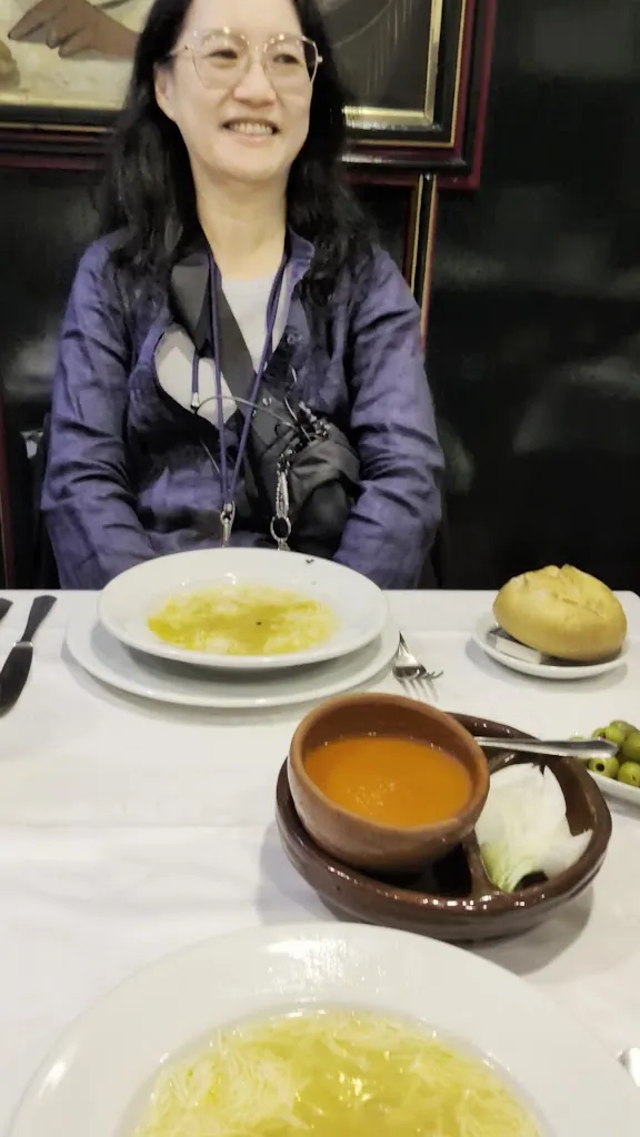 Alan Siu Kuen Wong_LA BOLA_Bola A_review