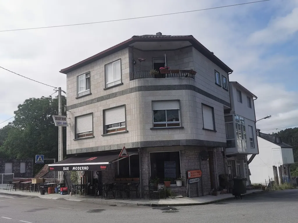 Mark Auchincloss_Café Bar Moderno_Carballeda de Avia_review