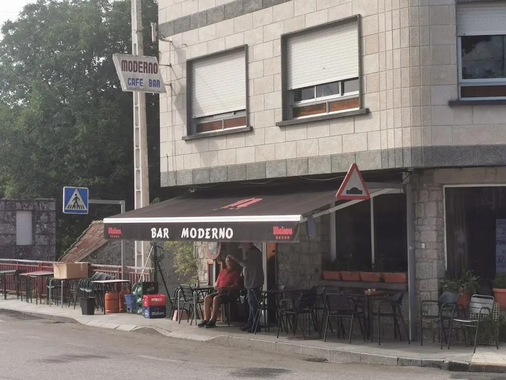 Café Bar Moderno restaurant in Carballeda de Avia