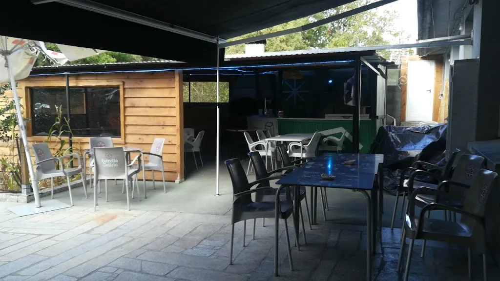 Cafe Bar Ciguañeira restaurant in Calvos de Randín