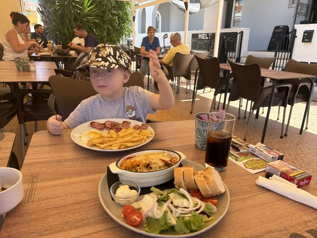 Sophie Johnson_Mel's Kitchen_San Fulgencio_review