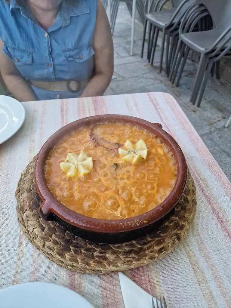 Santiago Bascoy Castro_Restaurante Os Amigos_Boborás_review