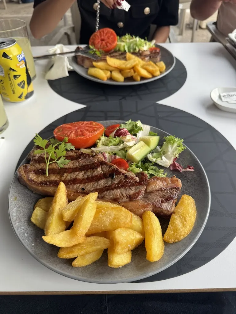 Lein Waters_AJ's restaurant & bar_San Fulgencio_review