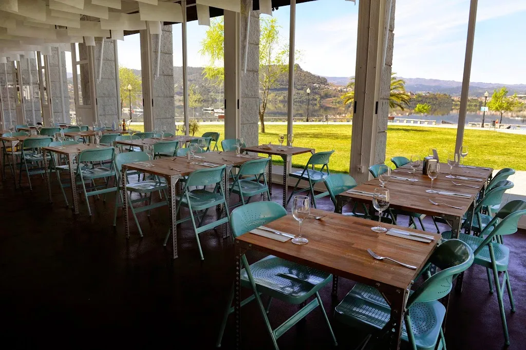 Parque Náutico de Castrelo restaurant in Castrelo de Miño
