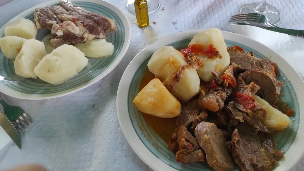 Alvaro Sutil_Café Bar Adán_Castrelo de Miño_review