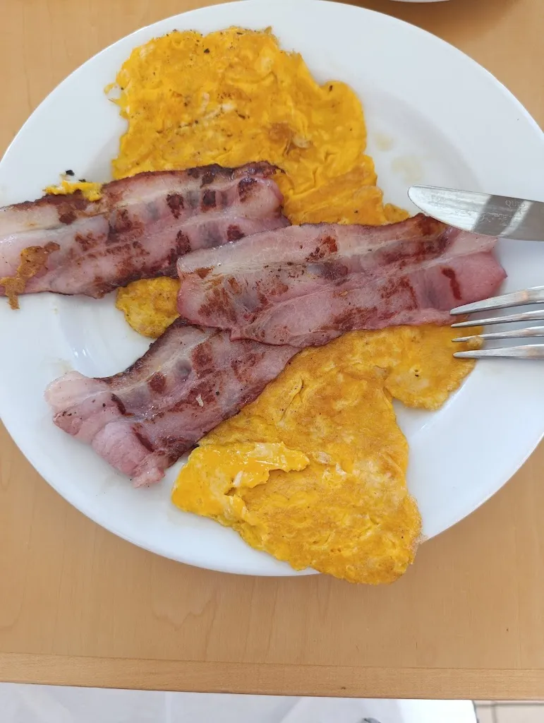 Rosa FN_Restaurante Distinto Hosteleros_Castrelo de Miño_avis