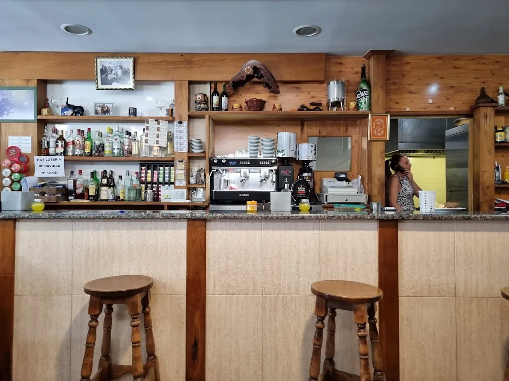 Neil Baker_Meson Os Carballos._Castro Caldelas_review