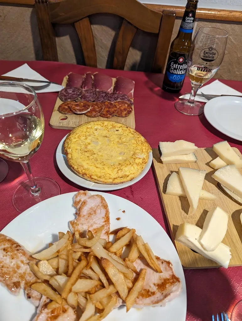 P_Meson Os Carballos._Castro Caldelas_review