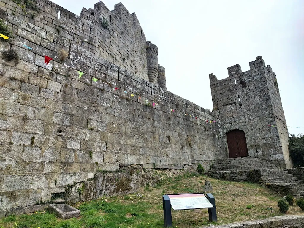 Meson Os Carballos._Castro Caldelas_slider_image_3