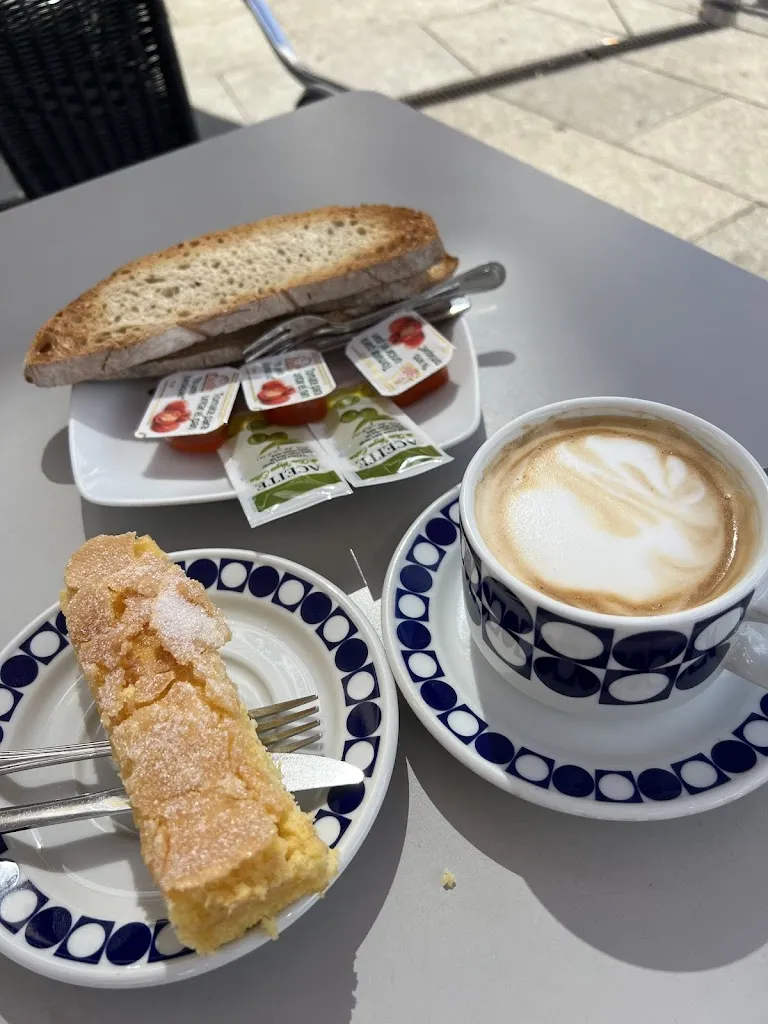 Fi Yeung_Café-bar Rubio_Castro Caldelas_review