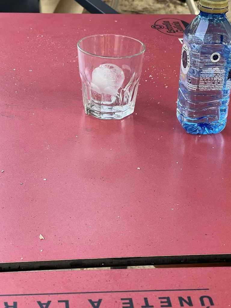 Isa S. R._Café - Bar Plaza _Entrimo_review